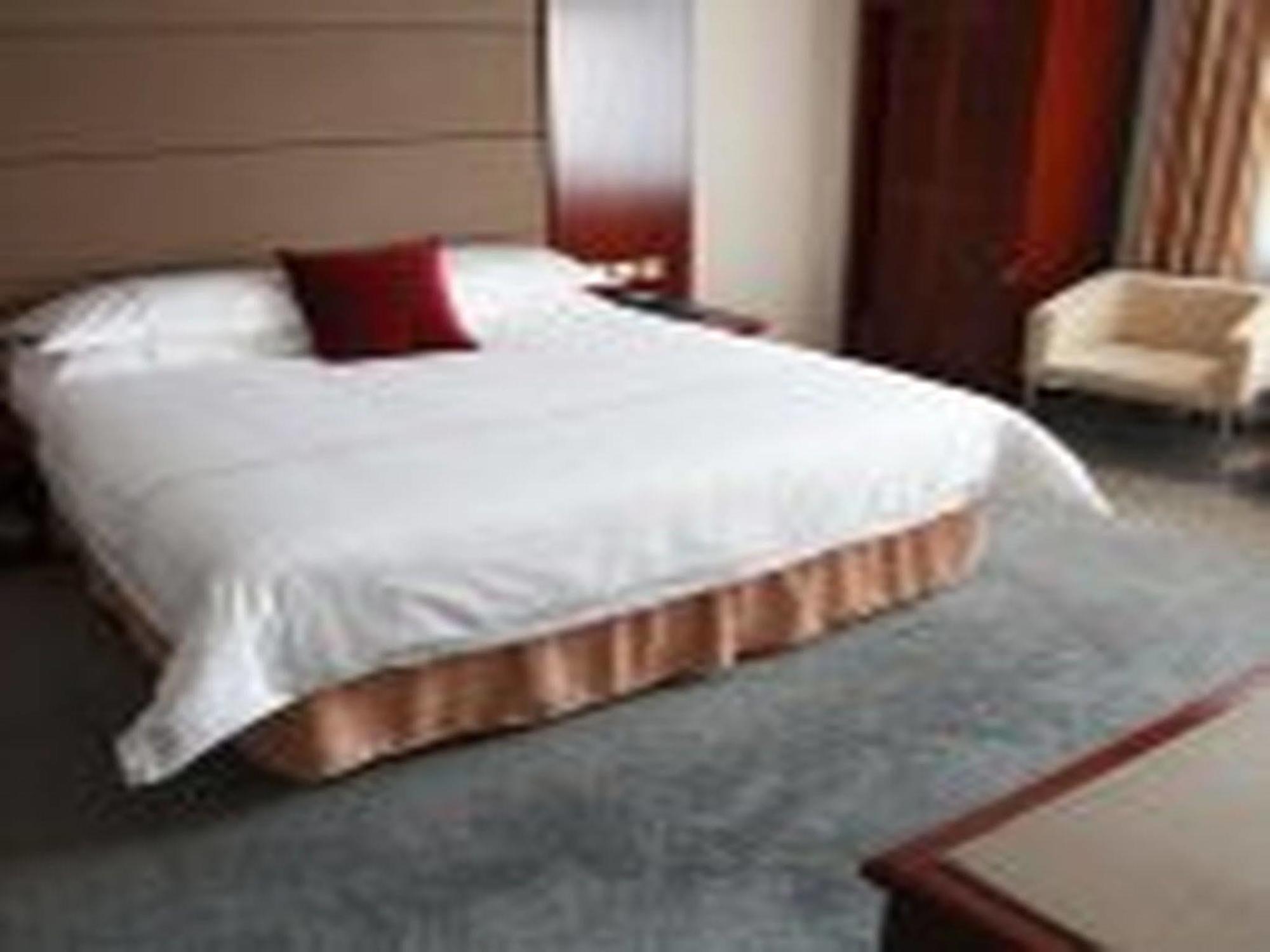 New Gloria Plaza Garden Hotel Cáp Nhĩ Tân Ngoại thất bức ảnh